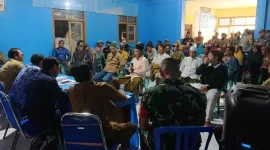 Kondisi hearing di Alua Kantor Desa Dasan Lekong Kecamatan Sukamulia. (Ong)