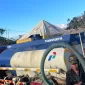 Mobil tangki transportir pengangkut BBM bersubsidi jenis solar untuk proyek Bendungan Meninting. (Istimewa) 