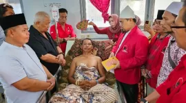 S saat di sumpah yang di pimpin oleh TGH Subki Sasaki, dan disaksikan oleh para saksi. (Istimewa) 