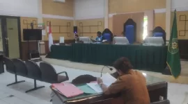 Nampak dari belakang Kabag Hukum Pemerintah Daerah Lombok Timur,  Biawansyah Putra, SH, sebagai kuasa hukum Bupati. (Istimewa)