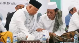 Bupati Lombok Timur, HM Sukiman Azmy (peci hitam).  (Istimewa) 