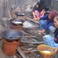 Proses pembuatan kopi oleh kelompok PEKKA Pada Mele di Dusun Dasan Tiga, Sukamulia Timur.  (ong) 