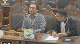 Hakim MK Apresiasi Gugatan TSB Memperjuangkan Gaji Dosen Swasta agar Setara dengan Dosen Kampus Negeri . ( Foto: Lombokini.com )