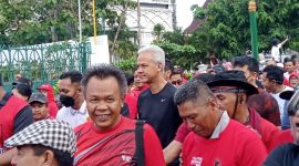 Ganjar Pranowo, di Car Free Day (CFD) Jalan Udayana, Kota Mataram. (foto:istimewa) 