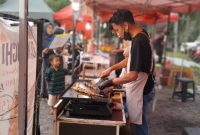 Salah satu kuliner dari kelompok sahabat seponjol, ikut meramaikan Bazar dan Mini Expo 2024 di Lapangan Bagek Nyaka Santri. (sumber:ong)