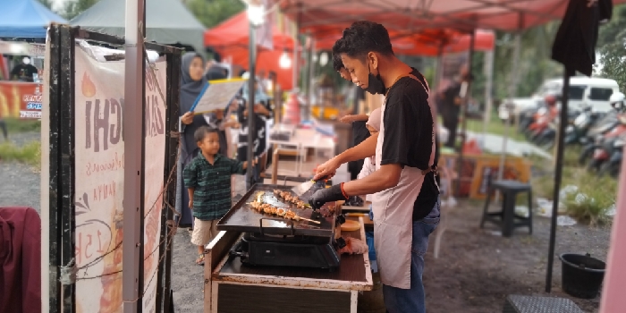 Salah satu kuliner dari kelompok sahabat seponjol, ikut meramaikan Bazar dan Mini Expo 2024 di Lapangan Bagek Nyaka Santri. (sumber:ong)