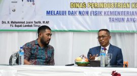 Kepala Direktorat IKM Pangan, Furniture, dan Bahan Bangunan Kementerian Perindustrian RI, Indra Akbar Dilana (kanan) dan PJ Bupati Lombok Timur, HM Juaini Taofik (kiri). (foto/istimewa)