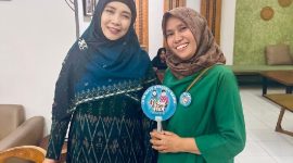 Sitti Rohmi Djalillah adalah cucu pahlawan nasional TGKH M. Zainuddin Abdul Madjid (kanan). (foto: www.lombokini.com)