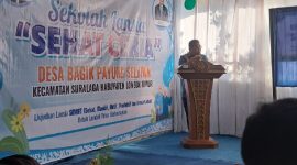 Kepala DP3AKB Lombok Timur, H. Ahmat, saat membuka peluncuran program sekolah lansia di Desa Bagek Payung Selatan. (www.lombokini.com/istimewa)