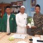 Wakil Rektor IAIH Pancor Bidang Kemahasiswaan (peci hitam) Bersama Pimpinan Yayasan Darul Muslim Mayo Thailand (peci putih). (sumber: istimewa)