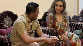 Pertemuan H Haerul Warisin dengan Hj Dian BK Ibunda Rannya Agustira Kristiono. ( foto: ong)