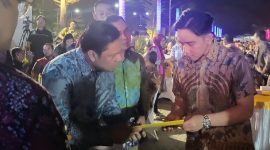 Sekretaris Daerah Provinsi Kalsel serahkan undangan pembukaan Porwanas ke Wapres terpilih, Gibran Rakabuming Raka. (foto: lombokini.com/istimewa)