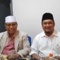 TGH Hazmi Hamzar sisi kanan bersama H Lalu Satriadi sisi kiri. (sumber: www.lombokini.com)