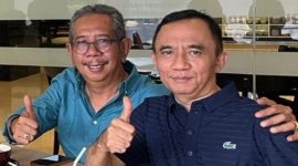 Wakil Ketua DPD PDI NTB, H. Ruslan Turmuzi dan bakal calon bupati Lombok Timur, H. M. Syamsul Luthfi. (Foto: Lombokini.com).