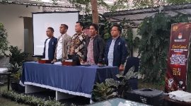 KPU Lombok Timur melakukan sosialisasi Pemilukada serentak 2024 bersama insan pers. ( sumber: www.lombokini.com)