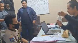 Seorang aktivis Lombok Timur tertangkap tangan Polisi di Makam Pahlawan Selong, Lombok Timur. ( sumber: istimewa)