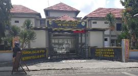 Tampak depan SMP Negri 1 Selong. (sumber: www.lombokini.com)