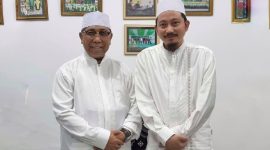 TGH Hazmi Hamzar dan TGH Lalu Gede Muhammad Khairul Fatihin. (Foto: Lombokini.com)