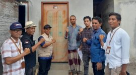 Panwascam Jerowaru melakukan uji petik pemilih potensila belum tercoklit. (foto: lombokini.com/istimewa)