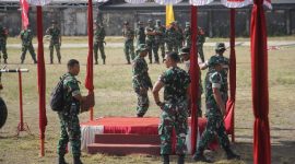 Letkol Bayu Sigit pantau kesiapan penutupan TMMD Ke-121 di Masbagik. (foto:ong)