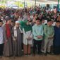Bakal calon Bupati dan Wakil Bupati Lombok Timur H. M. Syamsul Lutfhi-H. Abdul Wahid (Luthfi-Wahid) dan bakal calon Gubernur NTB Hj Sitti Romhmi Djalilah (Rohmi-Firin) bersama ribuan jamaah di acara Haul ke 100 TGH Umar Kelayu, Ahad 25 Agustus 2024. (Foto: Lombokini.com).