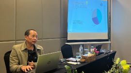 Direktur Strategi dan Operasional ISS Karyono Wibowo saat merilis hasil survei ISS Pilgub NTB 2024 di di Astoria Hotel Mataram, pada Jumat 2 Agustus 2024. (Foto: Lombokini.com).