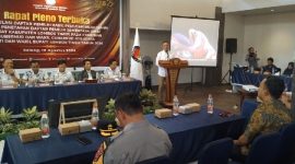 Sambutan Pj Bupati Lombok Timur, H. Muhammad Juaini Taofik di Rapat Pleno Rekapitulasi DPHP dan Penetapan DPS Pemilu 2024. (Foto : Ong)