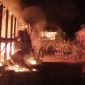 Kandang Ayam di Suralaga Terbakar, Kerugian Capai Rp 300 Juta. (Foto: Lombokini.com).