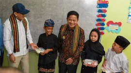 Menteri P2MI Tinjau Simulasi Program Makan Bergizi Gratis di Lombok Timur. (Foto: Lombokini.com/ntbprov.go.id).