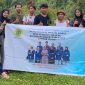 Mahasiswa KKN-PMD Unram menanam bibit. (Sumber foto: dokumen KKN Unram Tetebatu Selatan)