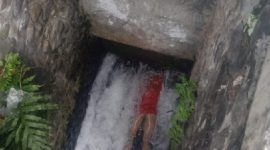Warga Desa Pringgasela Temukan Mayat Perempuan di Dam Tempasan. (Foto: Lombokini.com/Polsek Pringgasela).