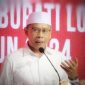 Haerul Warisin Serahkan Pimpinan Lombok Timur ke Edwin Hadiwijaya Selama Retreat Kepala Daerah. (Foto: Lombokini.com).