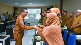 Wakil Bupati Lombok Timur, HM Edwin Hadiwijaya, Kunjungi OPD, Soroti Ketimpangan jumlah ASN dan Honorer. (Foto: Lombokini.com).