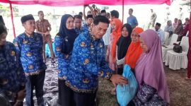 Pemkab Lotim Bagikan Sembako Rp 40 Miliar untuk 273 Ribu Keluarga, Antisipasi Inflasi Ramadan dan Idul Fitri 1446 H. (Foto: Lombokini.com).