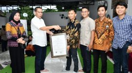 Garam Pemongkong Resmi Dapat Sertifikat IG, Wakil Bupati Edwin Hadiwijaya: Bukti Kolaborasi untuk Kemajuan Daerah. (Foto: Lombokini.com).
