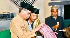 Safari Ramadan di Suralaga: Wabup Lombok Timur, Edwin Hadiwijaya Sampaikan Bantuan Sembako Rp 40 Miliar dan Percepat SK CPNS-PPPK. (Foto: Lombokini.com).