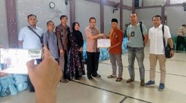 Pembagian Sembako di Lombok Timur Dikawal Aparat Penegak Hukum. (Foto: Lombokini.com).