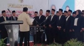 Bupati Lombok Timur, H. Haerul Warisin, melantik 34 Kepala Pasar dengan Masa Uji Coba 3 Bulan. (Foto: Lombokini.com).