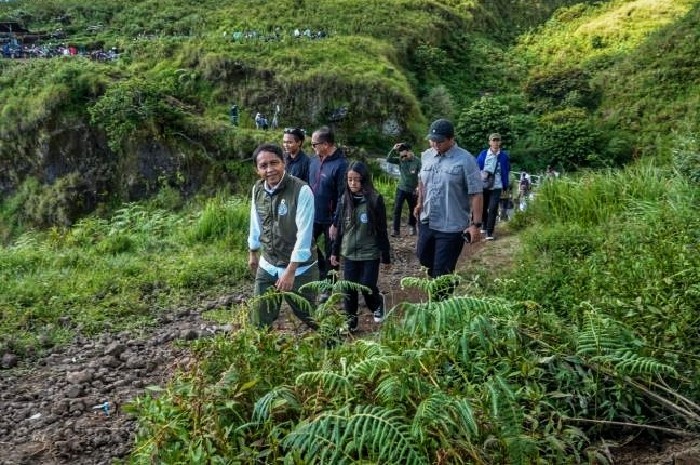 Menhut Raja Juli Antoni Sebut Pembatasan Pendaki Rinjani Demi Kelestarian Alam. (Foto: Lombokini.com).