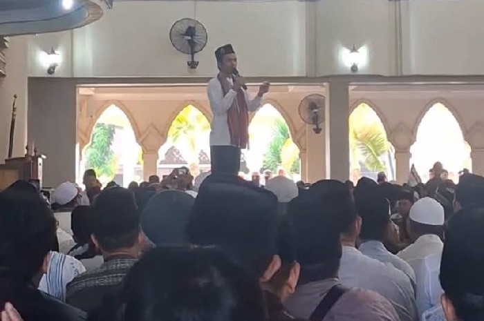 Ribuan Warga Lombok Timur Padati Masjid Agung Al-Mujahidin Selong, Sabtu 24 Mei 2025, menghadiri tabligh Akbar Ustadz Abdul Somad (UAS). 