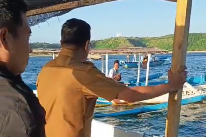 Video Viral Pro-Kontra, Bupati Iron Buka Dasar Kebijakan Pariwisata Ekas. (Foto: Lombokini.com/Tangkapan Layar)
