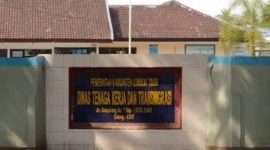 Peneliti dan Asosiasi Kritik Alokasi Anggaran Rp 2,8 M untuk Disnakertrans Lombok Timur. (Foto: Lombokini.com).
