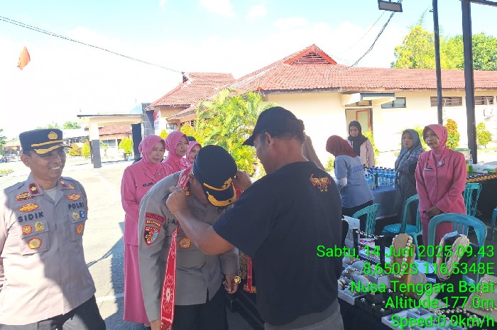 Kolaborasi KTNA, Bhayangkari, dan Pemda Lombok Timur Tekan Inflasi Lewat Pasar Murah. (Foto: Lombokini.com).