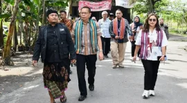 Wakil Bupati Lombok Timur H. Moh. Edwin Hadiwijaya menyambut tim Verifikator Lomba Desa Terbaik Perlindungan PMI 2025.(Foto: Lombokini.com).