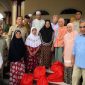 Sekjen Gerindra Ahmad Muzani menyalurkan bantuan banjir didampingi Gubernur NTB dan Ketua DPD Gerindra NTB di Mataram. (Foto: Lombokini.com).