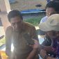 Bupati Lombok Timur, Haerul Warisin, menjawab pertanyaan wartawan saat berkunjung ke Bale Wartawan, Selasa 15 Juli 2025. (Foto: Lombokini.com).
