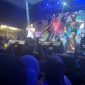 Penampilan Faank (vokalis) dan Apoy (gitaris) Wali Band mengguncang panggung Muharram Festival di Lombok Timur, Jumat malam, 4 Juli 2025. (Foto: Lombokini.com/Najamudin Anaji).