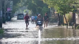 Pasca Banjir Mataram, LKKS NTB dan LRC Koordinasi Penanganan Korban Lansia dan Anak-anak. (Foto: Lombokini.com/LRC).