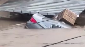 Banjir Bandang Rendam Mataram, Rumah Tenggelam dan Kendaraan Hanyut. (Foto: Lombokini.com/Tangkapan Layar).