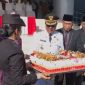 Polri Kejutkan Bupati Lombok Timur, H. Haerul Warisin dengan Kue Ulang Tahun di Hari Bhayangkara ke 79.  (Foto: Lombokini.com/Tangkapan Layar).